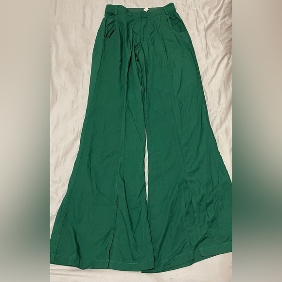 Sale!!!! Green Wide Leg Pant NEW - Picture 1 of 5